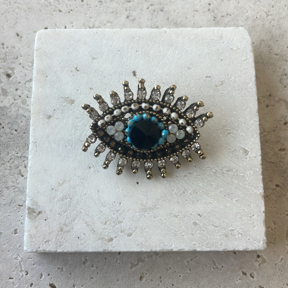 SACKS FIFTH AVENUE eye 👁️ Brooch stunning colors